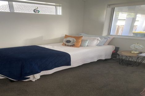 Photo of property in 24 Rewarewa Road, Te Atatu Peninsula, Auckland, 0610