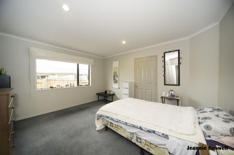 Photo of property in 12 Johnstone Drive, Fitzherbert, Palmerston North, 4410