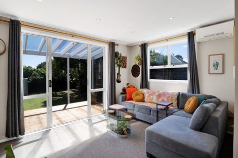 Photo of property in 33 Woodleigh Street, Frankleigh Park, New Plymouth, 4310