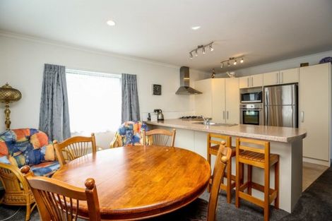 Photo of property in 5a Simons Street, Moturoa, New Plymouth, 4310