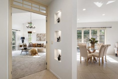 Photo of property in 1 Scarlet Oak Drive, Schnapper Rock, Auckland, 0632