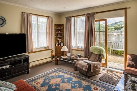 Photo of property in 4a Nikau Street, Eastbourne, Lower Hutt, 5013