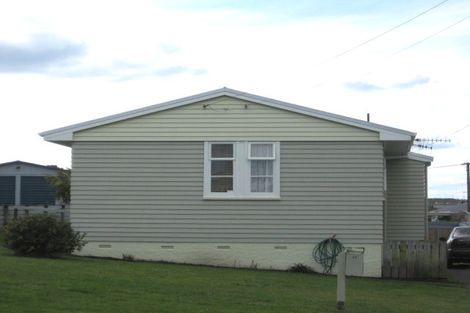 Photo of property in 41 Kowhai Street, Castlecliff, Whanganui, 4501