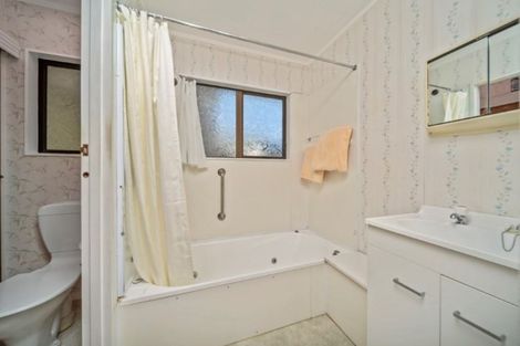 Photo of property in 1/28 Tiverton Crescent, Whalers Gate, New Plymouth, 4310