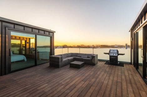 Photo of property in 320 Marine Parade, New Brighton, Christchurch, 8061