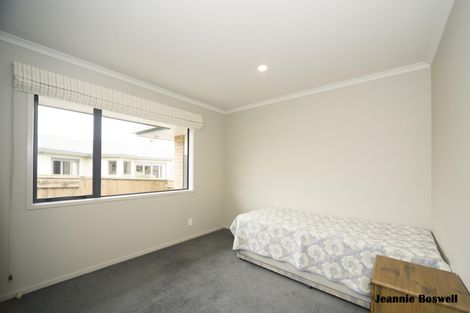 Photo of property in 12 Johnstone Drive, Fitzherbert, Palmerston North, 4410