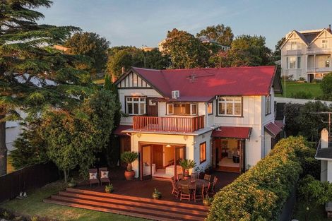 Photo of property in 16 Hukarere Road, Bluff Hill, Napier, 4110