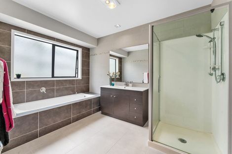 Photo of property in 3 Bilancia Place, Flat Bush, Auckland, 2016