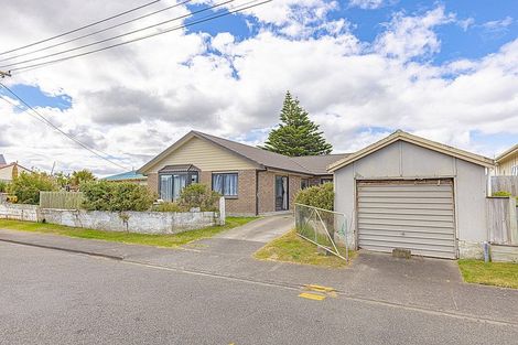 Photo of property in 12 Seafront Road, Castlecliff, Whanganui, 4501