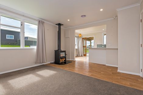 Photo of property in 1 Ingham Street, Halcombe, Feilding, 4779
