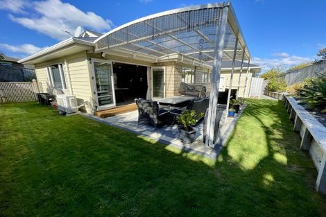 Photo of property in 23 James Nairn Grove, Riverstone Terraces, Upper Hutt, 5018