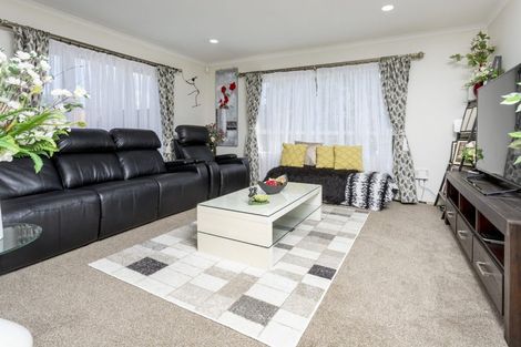 Photo of property in 21 Crimson Park, Oteha, Auckland, 0632