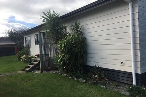 Photo of property in 13a Etherton Drive, Weymouth, Auckland, 2103
