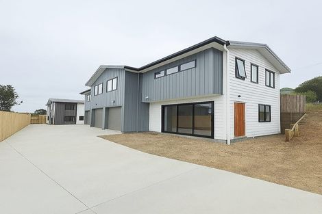 Photo of property in 43 Savoy Road, Glen Eden, Auckland, 0602