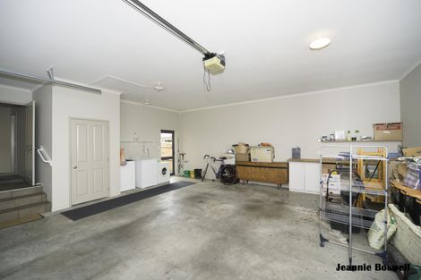 Photo of property in 12 Johnstone Drive, Fitzherbert, Palmerston North, 4410