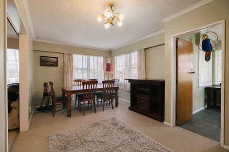 Photo of property in 69 Wikiriwhi Crescent, Awapuni, Palmerston North, 4412