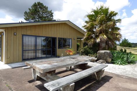 Photo of property in 462 Franklin Road, Paparoa, 0571