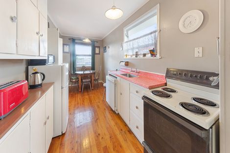 Photo of property in 120 Coronation Road, Mangere Bridge, Auckland, 2022