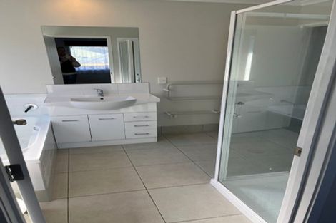 Photo of property in 8a Waiari Road, Conifer Grove, Takanini, 2112