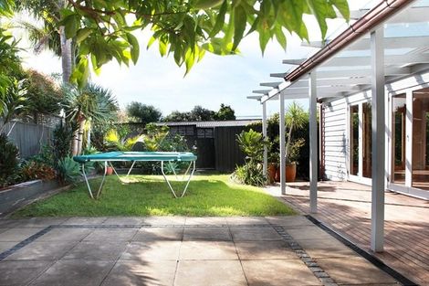 Photo of property in 1/70 Princes Street, Northcote Point, Auckland, 0627