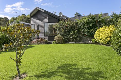 Photo of property in 6b Woodfern Crescent, Titirangi, Auckland, 0604