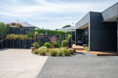 Photo of property in 6 Pukatea Close, Raumati Beach, Paraparaumu, 5032