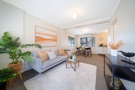 Photo of property in 2/12 Grimshaw Place, Henderson, Auckland, 0612