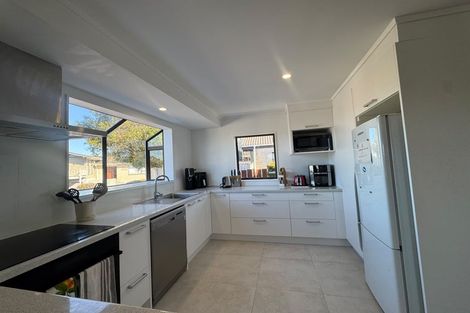 Photo of property in 2/21 White Heron Drive, Massey, Auckland, 0614