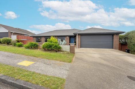 Photo of property in 5 Ronald Scott Grove, Riverstone Terraces, Upper Hutt, 5018