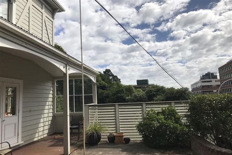 Photo of property in 58 Kelburn Parade, Kelburn, Wellington, 6012