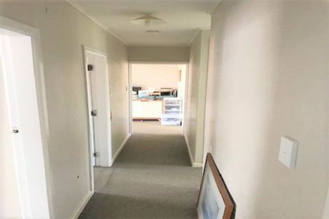 Photo of property in 68 Hobsonville Road, West Harbour, Auckland, 0618