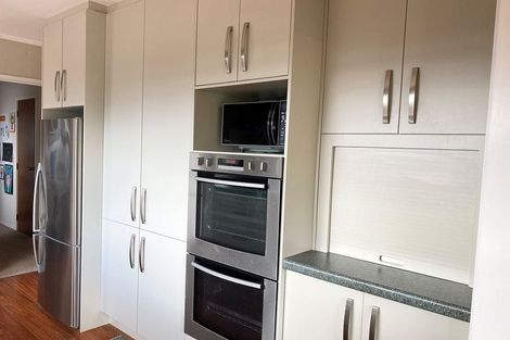 Photo of property in 31 Beechdale Crescent, Pakuranga Heights, Auckland, 2010