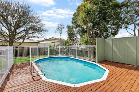 Photo of property in 34 Felgrove Street, Glendene, Auckland, 0602