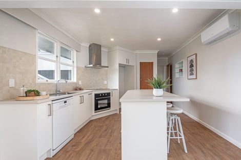 Photo of property in 6 Anaru Place, Awapuni, Palmerston North, 4412