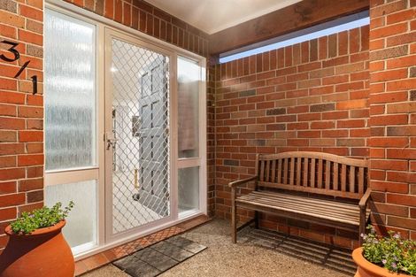 Photo of property in Gull - Unmanned, 3/1 Rangitira Avenue, Takapuna, Auckland, 0622