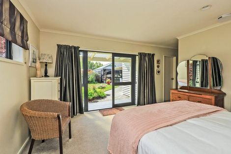 Photo of property in 2 Kentia Place, Havelock North, 4130