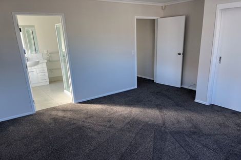 Photo of property in 8a Waiari Road, Conifer Grove, Takanini, 2112