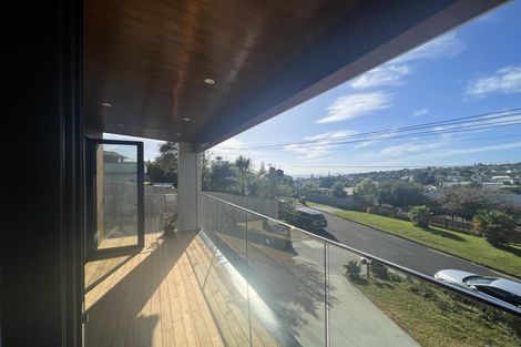 Photo of property in 26 Kiteroa Terrace, Rothesay Bay, Auckland, 0630