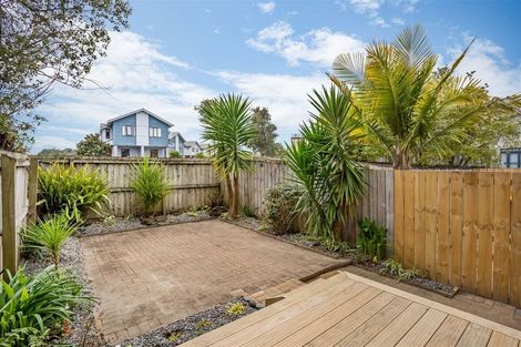 Photo of property in 8/6 John Jennings Drive, Oteha, Auckland, 0632