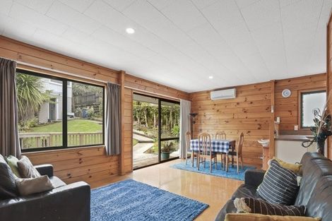 Photo of property in 12 Highland Avenue, Titirangi, Auckland, 0604