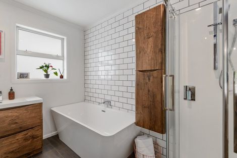 Photo of property in 35 Aorangi Road, Bryndwr, Christchurch, 8053