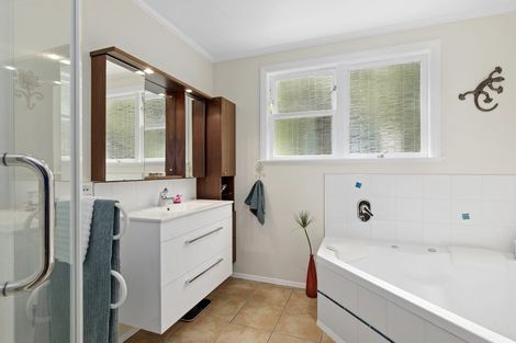 Photo of property in 8 Volkner Grove, Waterloo, Lower Hutt, 5011