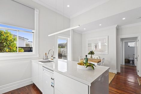 Photo of property in 8 Morley Street, New Plymouth, 4310