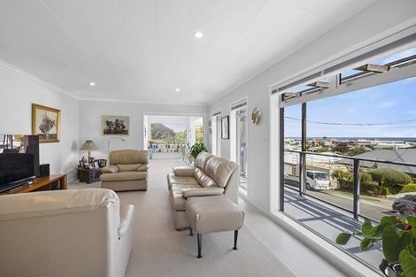 Photo of property in 128 Pendarves Street, New Plymouth, 4312