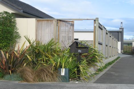 Photo of property in 21 Silkwood Place, Fitzherbert, Palmerston North, 4410