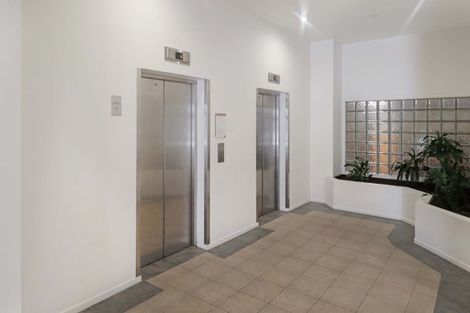 Photo of property in Stadium Garden Flats, 209/107 Thorndon Quay, Pipitea, Wellington, 6011