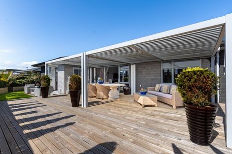 Photo of property in 14 Bridford Way, Paraparaumu, 5032