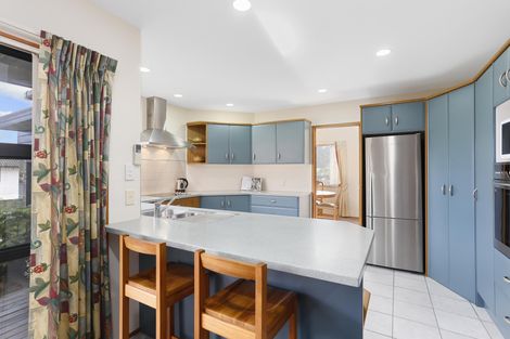 Photo of property in 6b Woodfern Crescent, Titirangi, Auckland, 0604