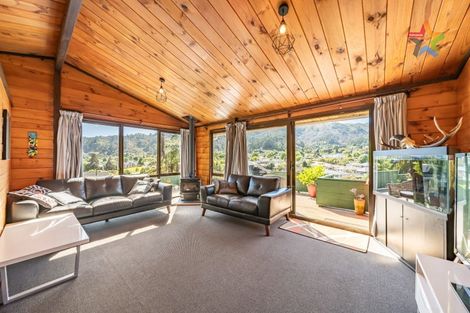 Photo of property in 30 Korau Grove, Stokes Valley, Lower Hutt, 5019