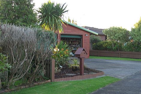 Photo of property in 15 Ruby Place, Orewa, 0931